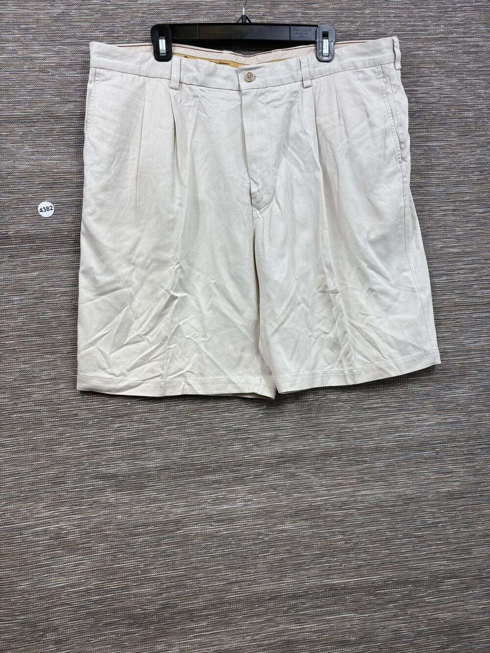 Tommy Bahama Silk Shorts Mens 40 White Chino Pleated Front 10 Inseam Relaxed Fit